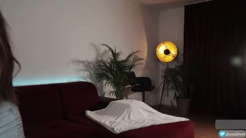 Snapshot of omiliver chatting on 09.18.25 or online show from 09.18.25