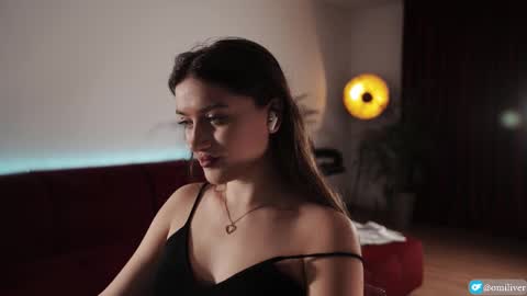 Snapshot of omiliver chatting on 10.02.25 or online show from 10.02.25