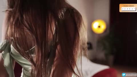 Snapshot of omiliver chatting on 10.03.25 or online show from 10.03.25