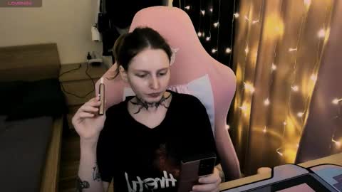 on_yxxx online show from 10.17.25