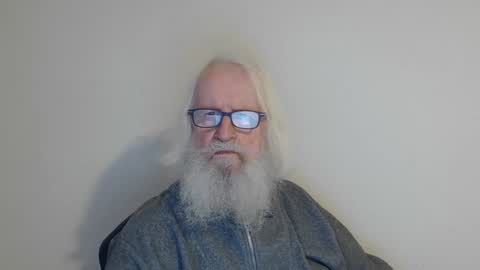 Snapshot of onanister chatting on 12.04.24 Somewhere over the rainbow online show from 12.04.24