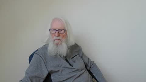 Snapshot of onanister chatting on 12.16.24 Somewhere over the rainbow online show from 12.16.24
