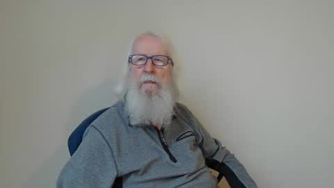 Snapshot of onanister chatting on 12.19.24 Somewhere over the rainbow online show from 12.19.24