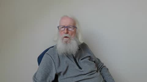 Snapshot of onanister chatting on 12.19.24 Somewhere over the rainbow online show from 12.19.24
