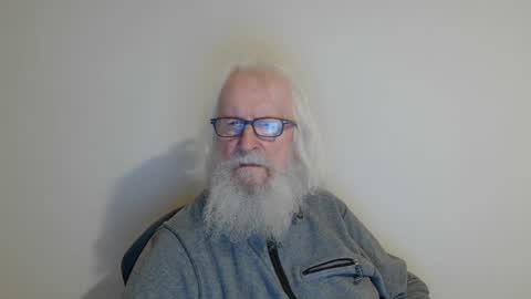 Snapshot of onanister chatting on 12.20.24 Somewhere over the rainbow online show from 12.20.24