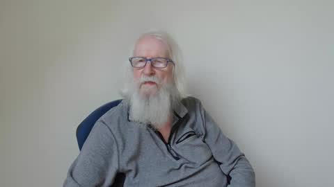Snapshot of onanister chatting on 12.24.24 Somewhere over the rainbow online show from 12.24.24
