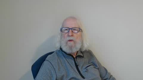 Snapshot of onanister chatting on 12.31.24 Somewhere over the rainbow online show from 12.31.24