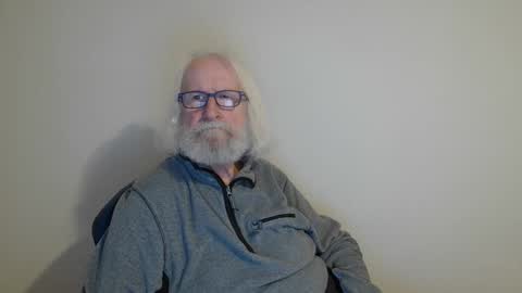 Snapshot of onanister chatting on 12.31.24 Somewhere over the rainbow online show from 12.31.24