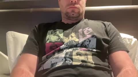 Snapshot of onceaweekview chatting on 01.08.25 onceaweekview online show from 01.08.25