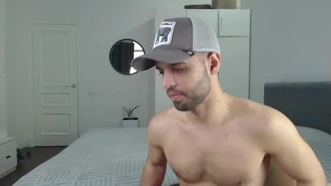 Snapshot of onebestlover chatting on 03.09.25 onebestlover online show from 03.09.25