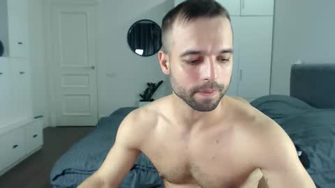 Snapshot of onebestlover chatting on 09.22.25 onebestlover online show from 09.22.25