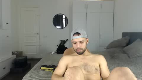 Snapshot of onebestlover chatting on 11.02.25 onebestlover online show from 11.02.25