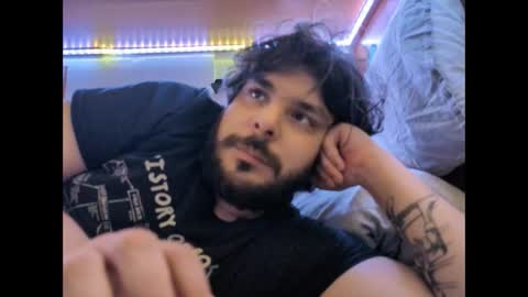 Snapshot of onecrew1 chatting on 09.20.25 onecrew1 online show from 09.20.25