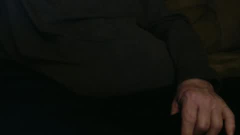 Snapshot of onehanglow chatting on 01.12.25 Butch online show from 01.12.25
