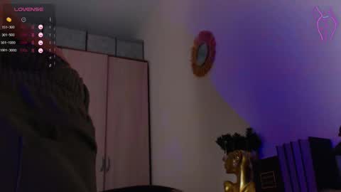 Snapshot of onehotbigass chatting on 02.19.25 ONLINE online show from 02.19.25