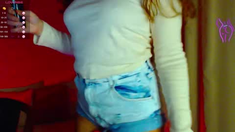 Snapshot of onehotbigass chatting on 09.18.25 ONLINE online show from 09.18.25