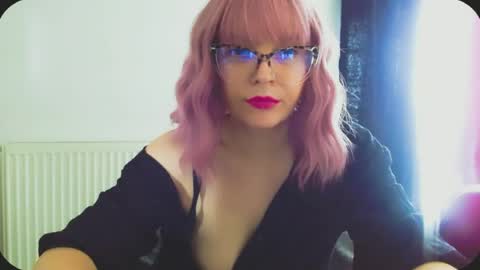 Snapshot of onemoreblonde chatting on 06.12.26 Nicol online show from 06.12.26