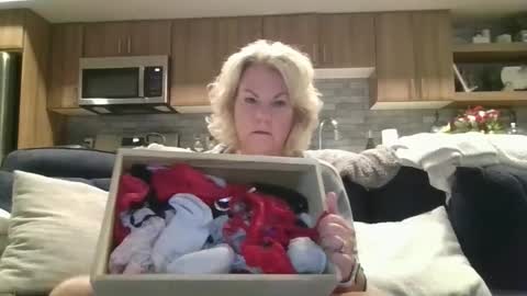 Snapshot of oneoften1000 chatting on 12.18.24 couple mature milf bigboobs curvy mommydaddy online show from 12.18.24