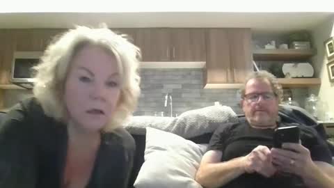 Snapshot of oneoften1000 chatting on 12.22.24 couple mature milf bigboobs curvy mommydaddy online show from 12.22.24