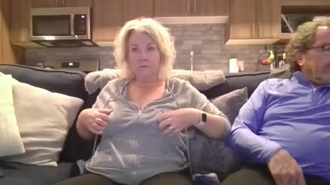 Snapshot of oneoften1000 chatting on 01.14.25 couple mature milf bigboobs curvy mommydaddy online show from 01.14.25
