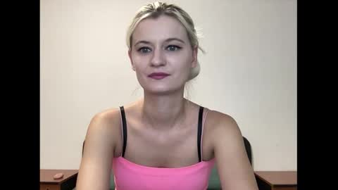 Snapshot of onika_cox chatting on 09.10.25 Onika online show from 09.10.25