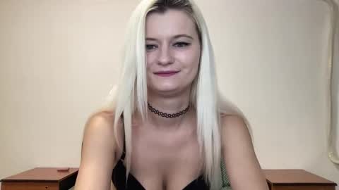 Snapshot of onika_cox chatting on 09.16.25 Onika online show from 09.16.25