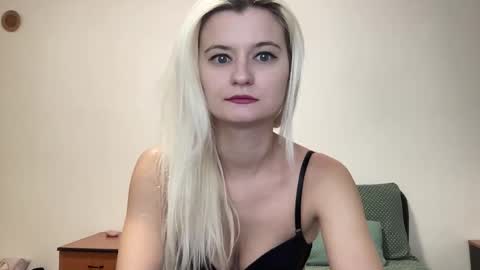 Snapshot of onika_cox chatting on 09.26.25 Onika online show from 09.26.25