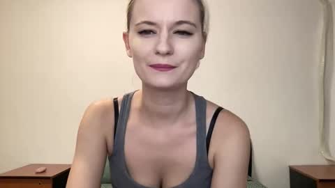 Snapshot of onika_cox chatting on 09.29.25 Onika online show from 09.29.25