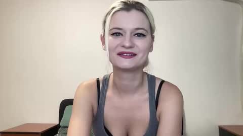 Snapshot of onika_cox chatting on 10.02.25 Onika online show from 10.02.25