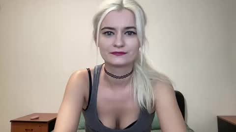 Snapshot of onika_cox chatting on 10.10.25 Onika online show from 10.10.25