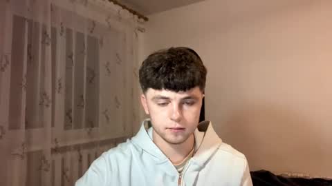 Snapshot of onyiix_ chatting on 11.06.25 Mike online show from 11.06.25