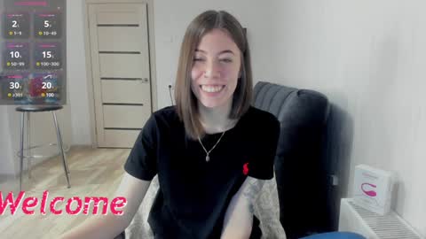 Snapshot of oops_britney chatting on 01.10.25 Britney online show from 01.10.25