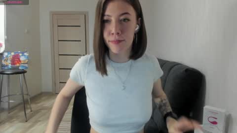 Snapshot of oops_britney chatting on 01.17.25 Britney online show from 01.17.25