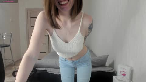 Snapshot of oops_britney chatting on 02.01.25 Britney online show from 02.01.25