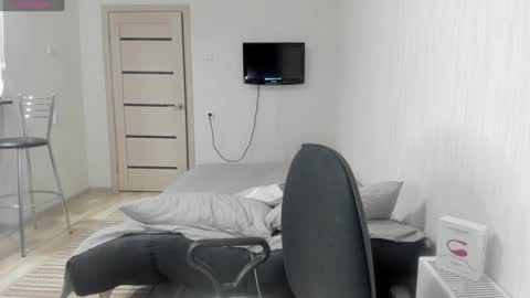 Snapshot of oops_britney chatting on 02.01.25 Britney online show from 02.01.25