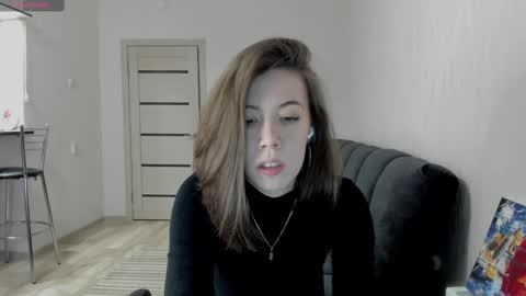 Snapshot of oops_britney chatting on 03.08.25 Britney online show from 03.08.25