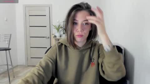 Snapshot of oops_britney chatting on 09.11.25 Britney online show from 09.11.25