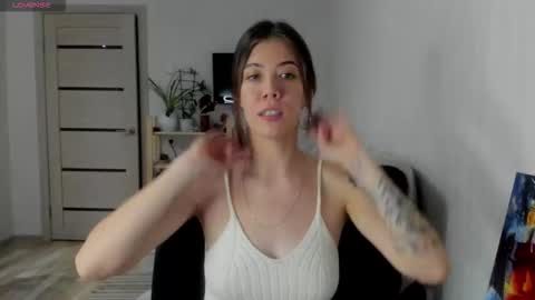 Snapshot of oops_britney chatting on 10.01.25 Britney online show from 10.01.25