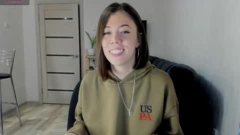 Snapshot of oops_britney chatting on 10.24.25 Britney online show from 10.24.25