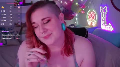 Snapshot of opalreigning chatting on 01.04.25 Opal online show from 01.04.25