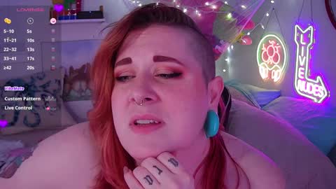 Snapshot of opalreigning chatting on 01.05.25 Opal online show from 01.05.25