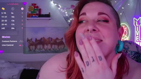 Snapshot of opalreigning chatting on 01.10.25 Opal online show from 01.10.25