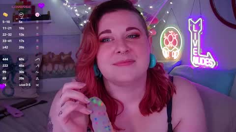 Snapshot of opalreigning chatting on 01.31.25 Opal online show from 01.31.25