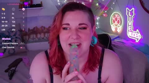 Snapshot of opalreigning chatting on 02.06.25 Opal online show from 02.06.25