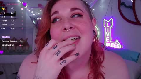 Snapshot of opalreigning chatting on 03.10.25 Opal online show from 03.10.25