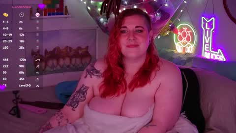 Snapshot of opalreigning chatting on 10.19.25 Opal online show from 10.19.25