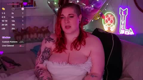 Snapshot of opalreigning chatting on 10.25.25 Opal online show from 10.25.25