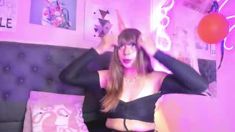 Snapshot of ophelune chatting on 10.20.25 ophelune online show from 10.20.25