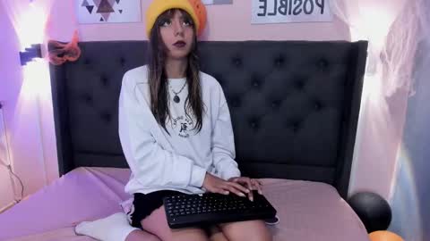 Snapshot of ophelune chatting on 10.22.25 ophelune online show from 10.22.25