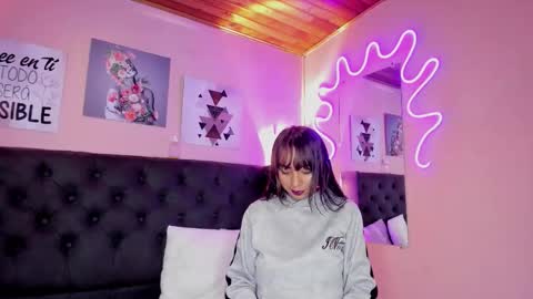 Snapshot of ophelune chatting on 11.04.25 ophelune online show from 11.04.25